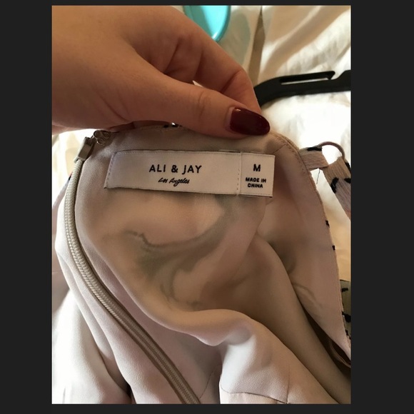 Ali & Jay Floral Lace Up Romper NWT Medium - Picture 7 of 9